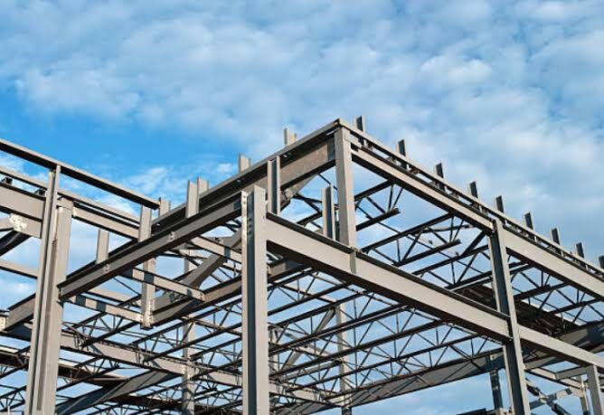 Disponibilidade de materiais e equipes: concreto ou aço?